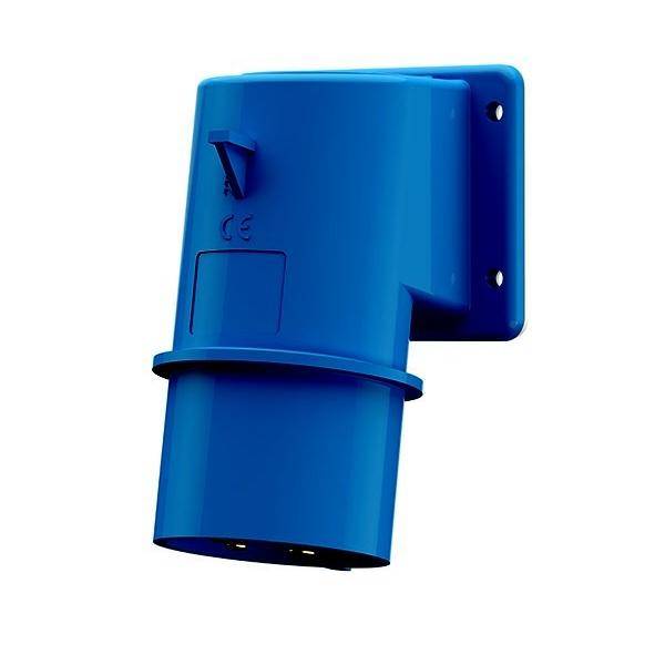 Eine blaue industrielle Wandsteckdose für elektrische Anschlüsse, ausgestattet mit einer Schutzabdeckung und Befestigungslöchern.