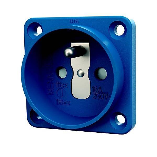 Eine blaue elektrische Wandsteckdose mit runden Löchern und drei Stiften im Inneren. Sie ist für 16A und 250V-Anschlüsse ausgelegt.