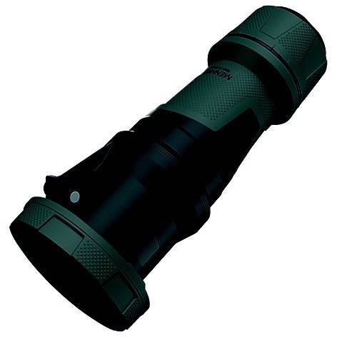 Eine schwarze und dunkelgrüne tragbare Taschenlampe in schräger Position auf einem einfachen weißen Hintergrund.