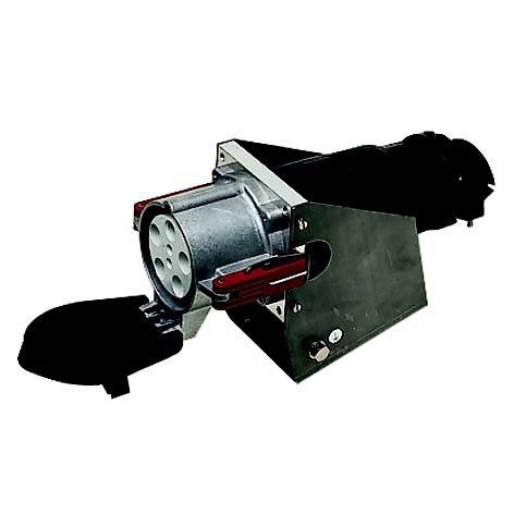 Metallische mechanische Vorrichtung mit zylindrischer Vorderöffnung und seitlich angebrachten schwarzen Komponenten, isoliert auf weißem Hintergrund dargestellt.