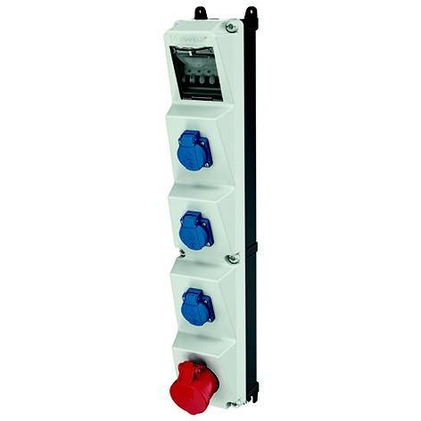 Vertikale industrielle elektrische Stromverteilungsbox mit vier blauen Steckdosen und einer roten Steckdose auf einem weißen Gehäuse.