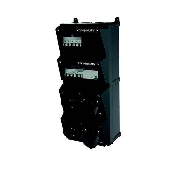 Ein schwarzes elektrisches Verteilerschaltpult mit mehreren sichtbaren Sicherungsautomaten und Anschlusspunkten, mit dem Etikett 