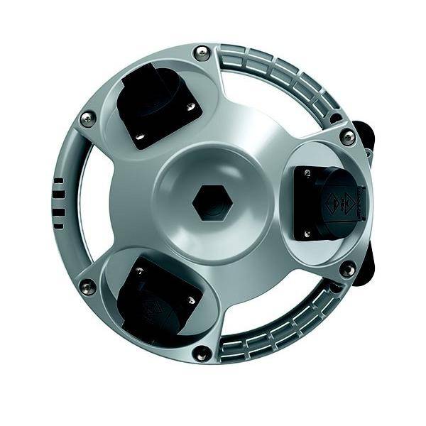 Draufsicht auf ein kreisförmiges metallisches mechanisches Bauteil mit drei schwarzen Befestigungsmodulen um eine zentrale sechseckige Öffnung.