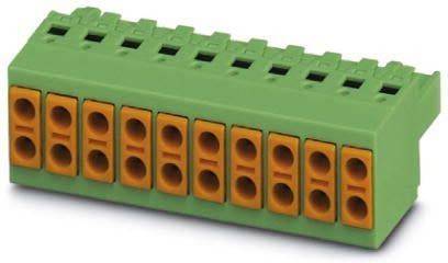 Ein grüner Anschlussblock für elektrische Verbindungen mit orangefarbenen Anschlüssen, der in Verdrahtungsanordnungen für sichere und organisierte Verbindungen verwendet wird.