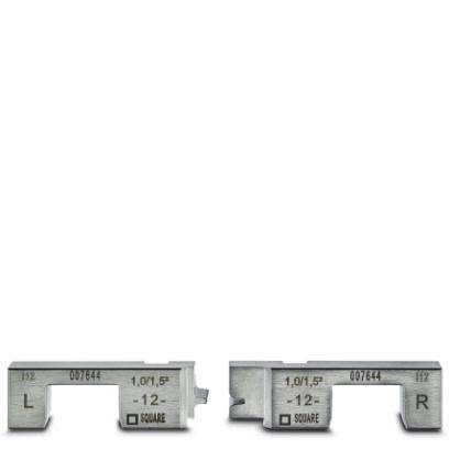 Metallhalterungen mit den Beschriftungen 'L' und 'R', auf deren Oberflächen Messungen eingraviert sind, wahrscheinlich zur Nivellierung oder Ausrichtung verwendet.