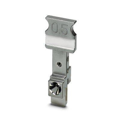 Metallischer Elektrostecker mit der Kennzeichnung 