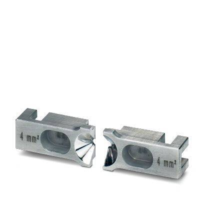 Zwei silberne Metallkabelverbindungsblöcke, getrennt durch eine beschädigte Verbindung, jeweils mit der Kennzeichnung '4 mm²'.