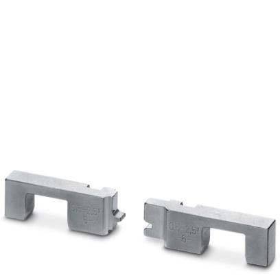 Zwei Metallhalterungen, eine größere und eine kleinere, stehen aufrecht auf einem weißen Hintergrund. Beide haben eine rechteckige Form mit einer Lücke am unteren Rand.