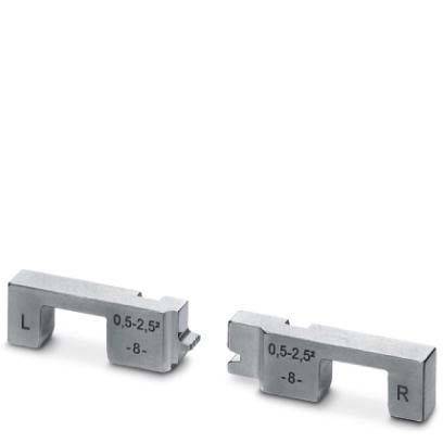 Zwei Metallkalibrierungsblöcke mit der Beschriftung 'L' und 'R'. Jeder Block ist mit dem Bereich '0,5-2,5°' und einem Justierungswert von '-8' gekennzeichnet.