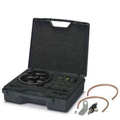 Eine offene schwarze Tragetasche, die verschiedene Werkzeuge und Teile enthält, einschließlich eines Kabels, einer Klemme und einer kreisförmigen Komponente, wahrscheinlich für technische Zwecke.