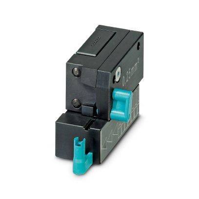 Schwarzes elektronisches Steckverbindermodul mit blauen Verriegelungsclips, dargestellt auf weißem Hintergrund.