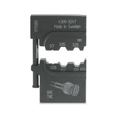 Schwarzes Krimpwerkzeug für BNC-/TNC-Stecker mit Messskalen in mm und Zoll und „Made in Sweden