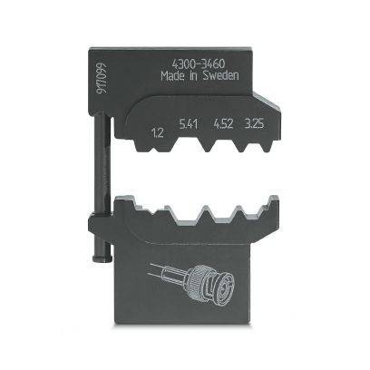 Schwarzmetall-Crimpzange mit Backen für elektrische Stecker, beschriftet mit Maßstäben und „Made in Sweden