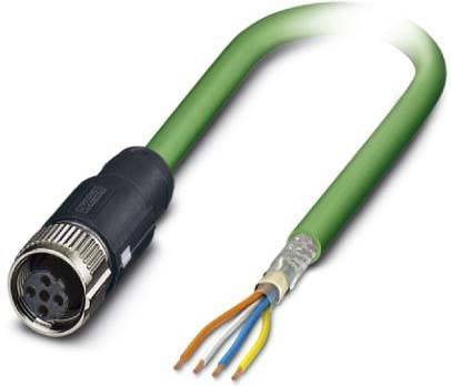 Ein grünes Ethernet-Kabel mit einem runden Metallstecker an einem Ende und freiliegenden Leitungen (orange, weiß, blau, gelb) am anderen Ende.