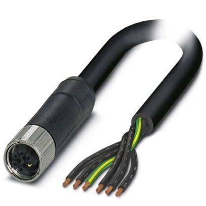 Ein schwarzes elektrisches Kabel mit einem metallischen Anschluss an einem Ende und freiliegenden mehrfarbigen Drähten am anderen Ende, verwendet für Verkabelung oder Schaltkreise.