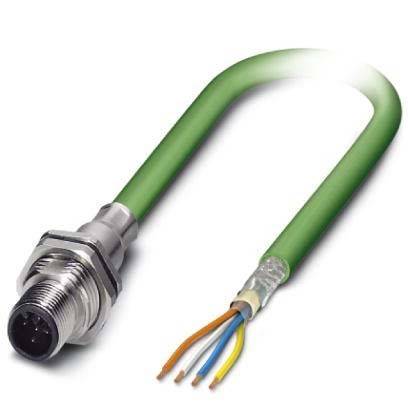 Ein grünes industrielles Ethernet-Kabel mit einem Metallstecker an einem Ende und freigelegten farbigen Adern am anderen Ende, das zur Datenübertragung verwendet wird.