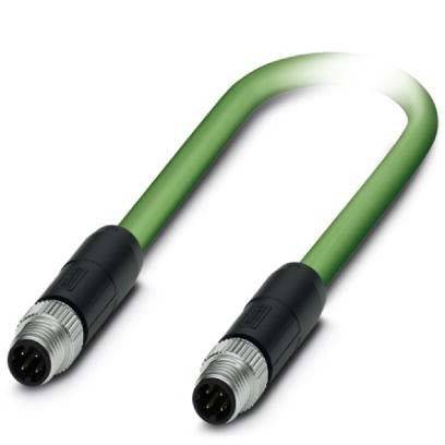 Ein grünes Kabel mit 4-poligen Steckverbindern an beiden Enden, das für industrielle Automatisierung verwendet wird und Konnektivität und Datentransmission impliziert.