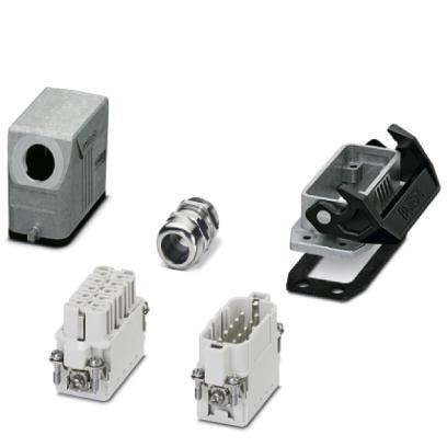 Eine Ansammlung von industriellen Steckverbindern, bestehend aus zwei Steckverbindergehäusen, einem Adapter, einer Metallkupplung und einer Montageklammer.