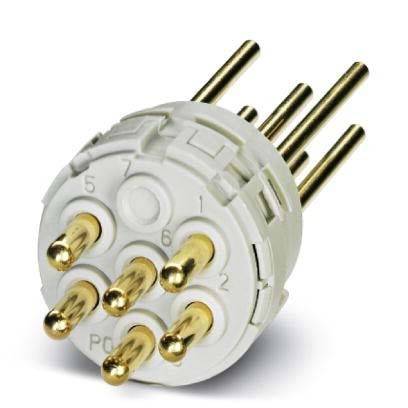 Ein weiß-goldener elektrischer Anschluss mit sechs Pins, zur Identifikation nummeriert.