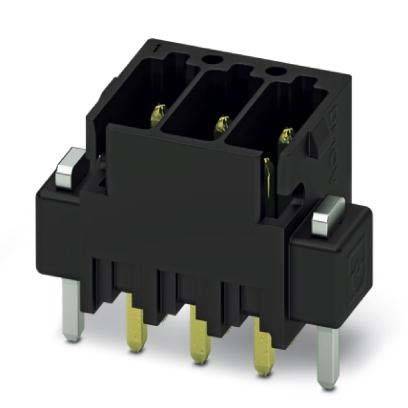 Ein schwarzer Elektroanschluss mit drei Steckplätzen und Metallstiften für Schaltkreisverbindungen, geeignet für den Einsatz in elektronischen Geräten oder auf Leiterplatten.
