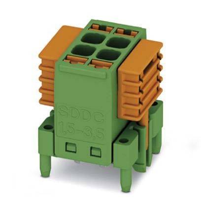 Ein grün-orangefarbener elektrischer Steckverbinder mit mehreren Pins, beschriftet mit 'SDDC 1,5-3,5'. Wird für sichere Verkabelung in elektronischen Geräten verwendet.