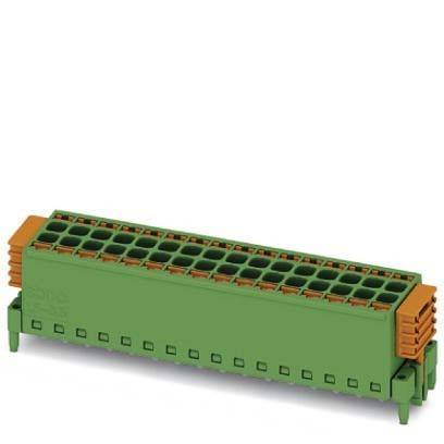 Ein grüner rechteckiger elektronischer Stecker mit mehreren Pins oben und orangefarbenen Seitenclips, der für sichere elektrische Verbindungen verwendet wird.