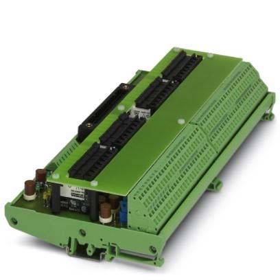 Eine grüne elektronische Leiterplatte mit schwarzen Komponenten und Anschlüssen, die für industrielle Automatisierung und Steuerungssysteme verwendet wird.