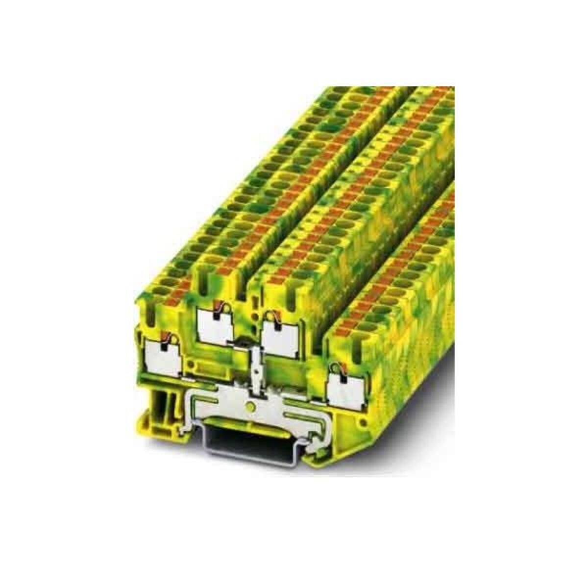 Eine Reihe von grünen und gelben Klemmenblöcken, die nebeneinander angeordnet sind und in einer industriellen Umgebung zur Verbindung elektrischer Schaltkreise verwendet werden.