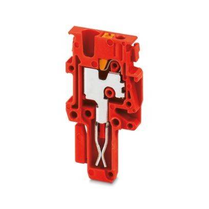 Rote Kunststoff-Elektrostecker oder Klemmleistenkomponente auf weißem Hintergrund dargestellt.
