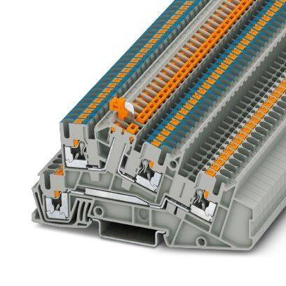 Schnittansicht eines mehrstöckigen elektrischen Klemmenblocks mit internen Metallkontakten und orange/blau/grauen Steckerreihen auf grauer Basis.