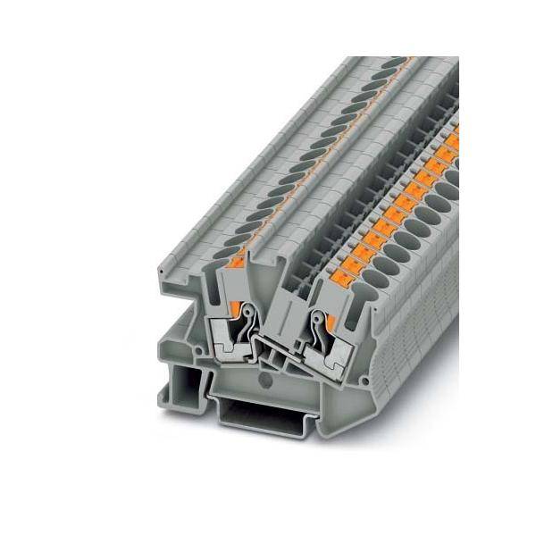 Ein grauer Reihenklemmenblock, der in elektrischen Systemen verwendet wird und mehrere Anschlusspunkte sowie orange Hebel zur sicheren Drahtbefestigung aufweist.