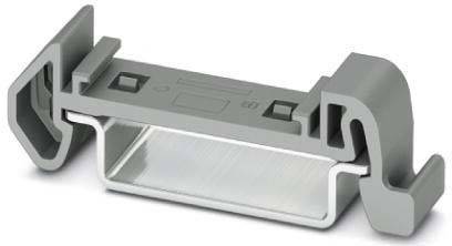 Eine Nahaufnahme einer Metallhalterung mit einer rechteckigen Grundfläche und erhöhten Seitenwänden, die einen zentralen rechteckigen Ausschnitt und zwei quadratische Schlitze aufweist.