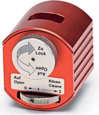 Ein roter, zylindrischer Faserschneidwerkzeug mit einem rotierenden silbernen Zifferblatt, das 