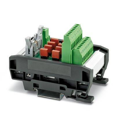 Schwarz-weißer elektrischer Klemmblock mit grünen Steckverbindern und orangefarbenen Kontakten, dargestellt in einer vergrößerten Produktansicht.