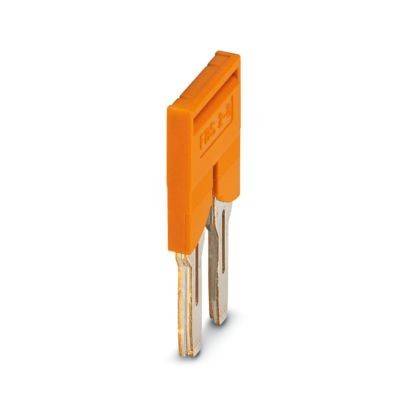 Orangefarbiger Kunststoff-Elektro-Jumper-Stecker mit zwei Metallkontakten auf weißem Hintergrund.