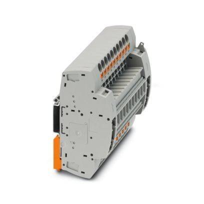 Graues Industrie-Klemmleistenmodul mit orangefarbenen Anschlüssen, perspektivisch auf weißem Hintergrund dargestellt.