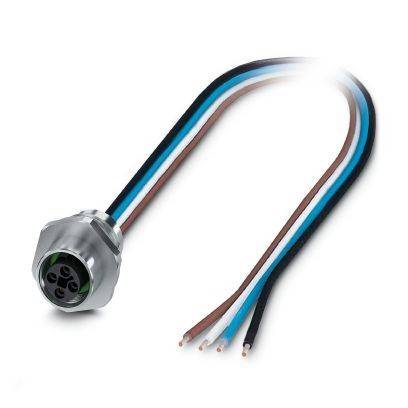 Metallischer Elektrostecker, der an ein Vier-Leiter-Kabel mit freien Enden angeschlossen ist, auf weißem Hintergrund dargestellt.