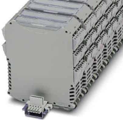 Ein Stapel von elektrischen Klemmenblöcken, miteinander verbunden und auf einer Hutschiene montiert, zur Organisation und Sicherung elektrischer Leitungen.