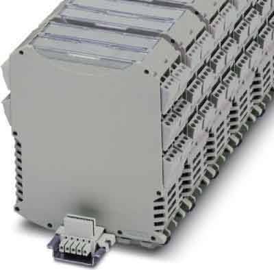 Ein elektronischer Terminalblock, grau und modular, mit mehreren Anschlusspunkten, verwendet zur Organisation und Verbindung elektrischer Schaltkreise.