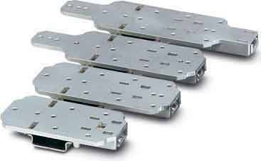 Metallische Linearführungen in verschiedenen Größen, parallel zueinander angeordnet, verwendet für mechanische oder industrielle Anwendungen.