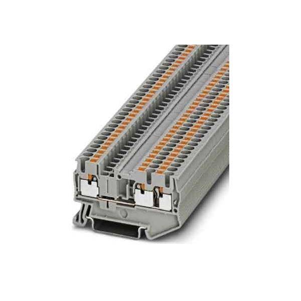 Grauer elektrischer Endverbinder mit orangefarbenen Details, verwendet für Kabelverbindungen. Verfügt über zwei Reihen von Anschlüssen für effizientes Kabelmanagement.