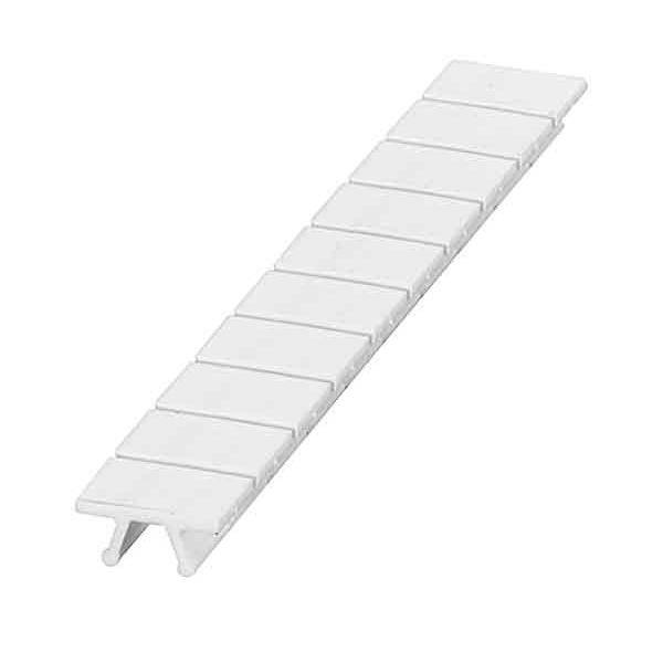 Ein weißer Kabelorganizer aus Kunststoff mit mehreren Schlitzen zum Verwalten und Aufräumen von Kabeln, Schrägansicht.