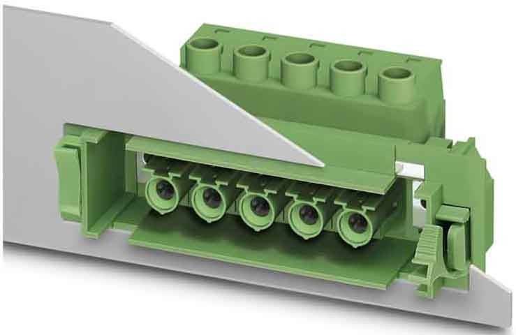 Ein grüner elektrischer Verbinder mit fünf kreisrunden Öffnungen und einem dreieckigen Keil, der zum Sichern von Drähten in elektronischen Geräten verwendet wird.