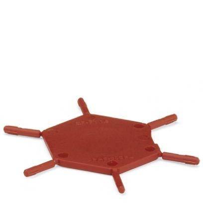 Ein rotes Plastik-Hexagonobjekt mit kurzen hervorstehenden Stäben an jeder Ecke, höchstwahrscheinlich ein Spielzeug oder ein Puzzleteil, vor einem weißen Hintergrund.