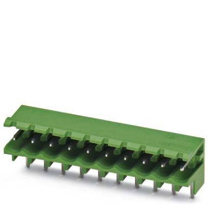 Ein grüner Leiterplattenstecker mit mehreren Metallpins, der zum sicheren Verbinden elektronischer Komponenten verwendet wird.
