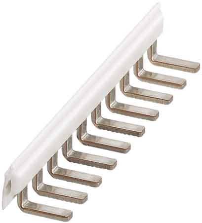 Eine Reihe metallischer L-förmiger Haken, parallel ausgerichtet und an einem weißen Kunststoffstreifen befestigt, wahrscheinlich für die Verwendung in Elektronik- oder Bastelarbeiten.