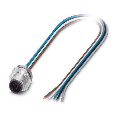 Ein metallischer elektrischer Stecker mit einem geschlungenen Fünf-Draht-Kabel, gezeigt auf einem einfachen weißen Hintergrund.