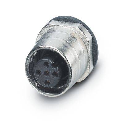 Nahaufnahme eines metallischen, runden 5-poligen elektrischen Steckers mit Gewindelaufnahme auf weißem Hintergrund.
