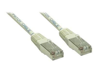 Zwei Ethernet-Patchkabel mit RJ45-Steckern auf weißem Hintergrund.