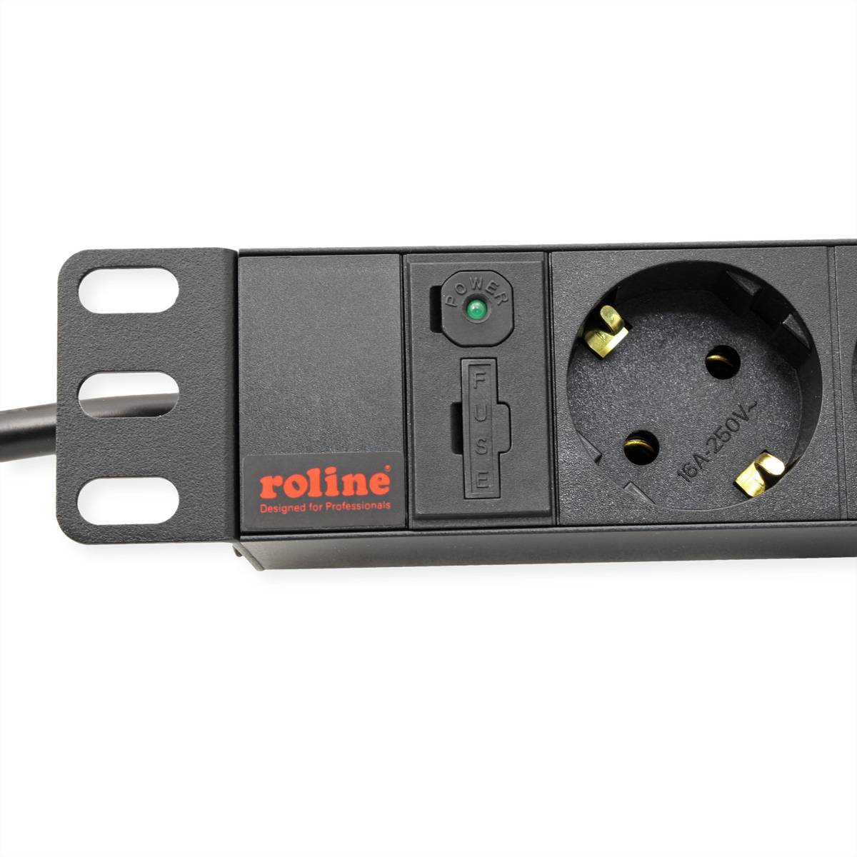 Eine schwarze Roline-Steckdosenleiste mit einer einzelnen 16A-250V-Steckdose, Stromschalter und rotem Logo. Entwickelt zur Montage, zwei Metallbügel sind sichtbar.